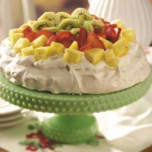 Mouthwatering Strawberry Kiwi Pavlova Delight