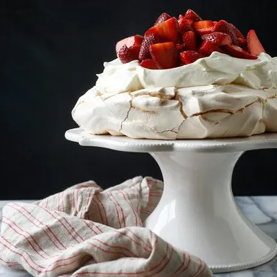 Mouthwatering Strawberry Pavlova Recipe: A Perfect Summer Dessert