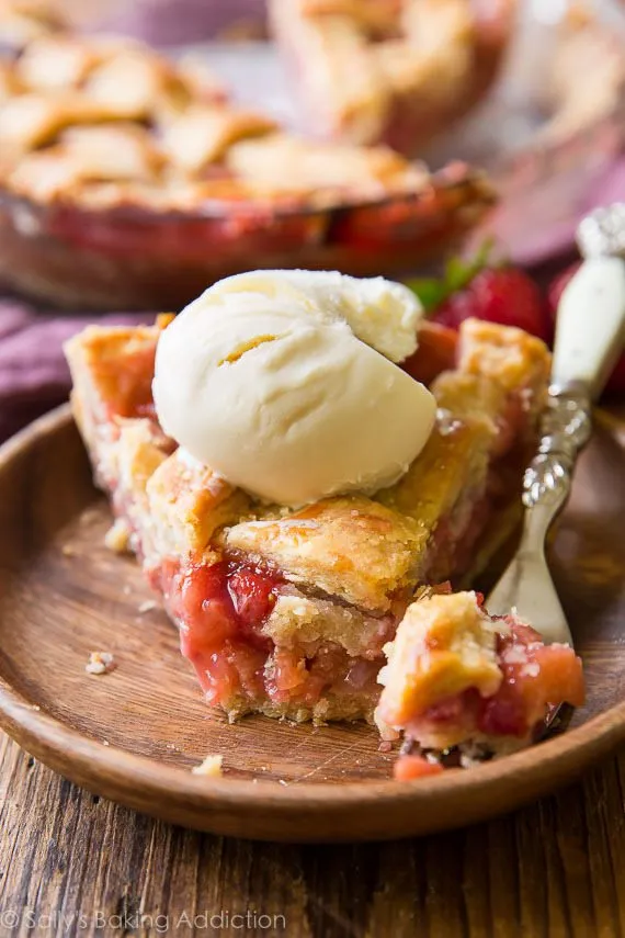 Mouthwatering Strawberry Rhubarb Pie Recipe