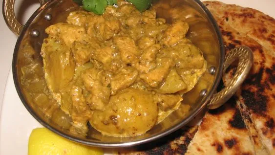 Murghi Aur Aloo Chicken And Potato Curry