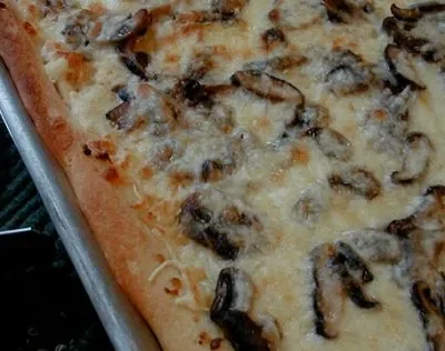 Mushroom And Garlic Pizza