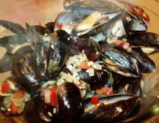 Mussels With Tomato &Amp; White Wine Sauce