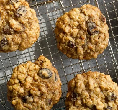 Oatmeal And Raisin Spice Cookie Bars