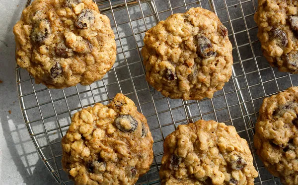 Oatmeal And Raisin Spice Cookie Bars