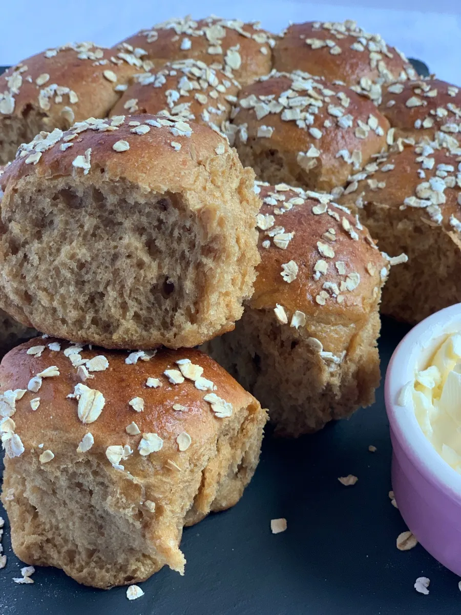 Oatmeal Dinner Rolls