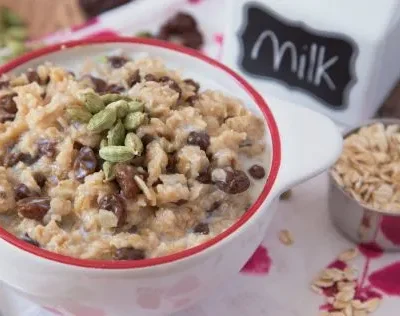 Oatmeal With Cardamom And Raisins