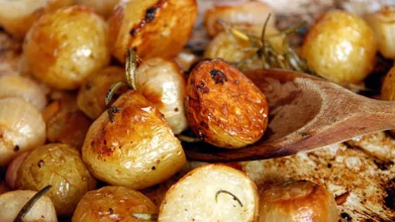 Oven-Roasted Shallots and Potatoes: A Perfect Side Dish