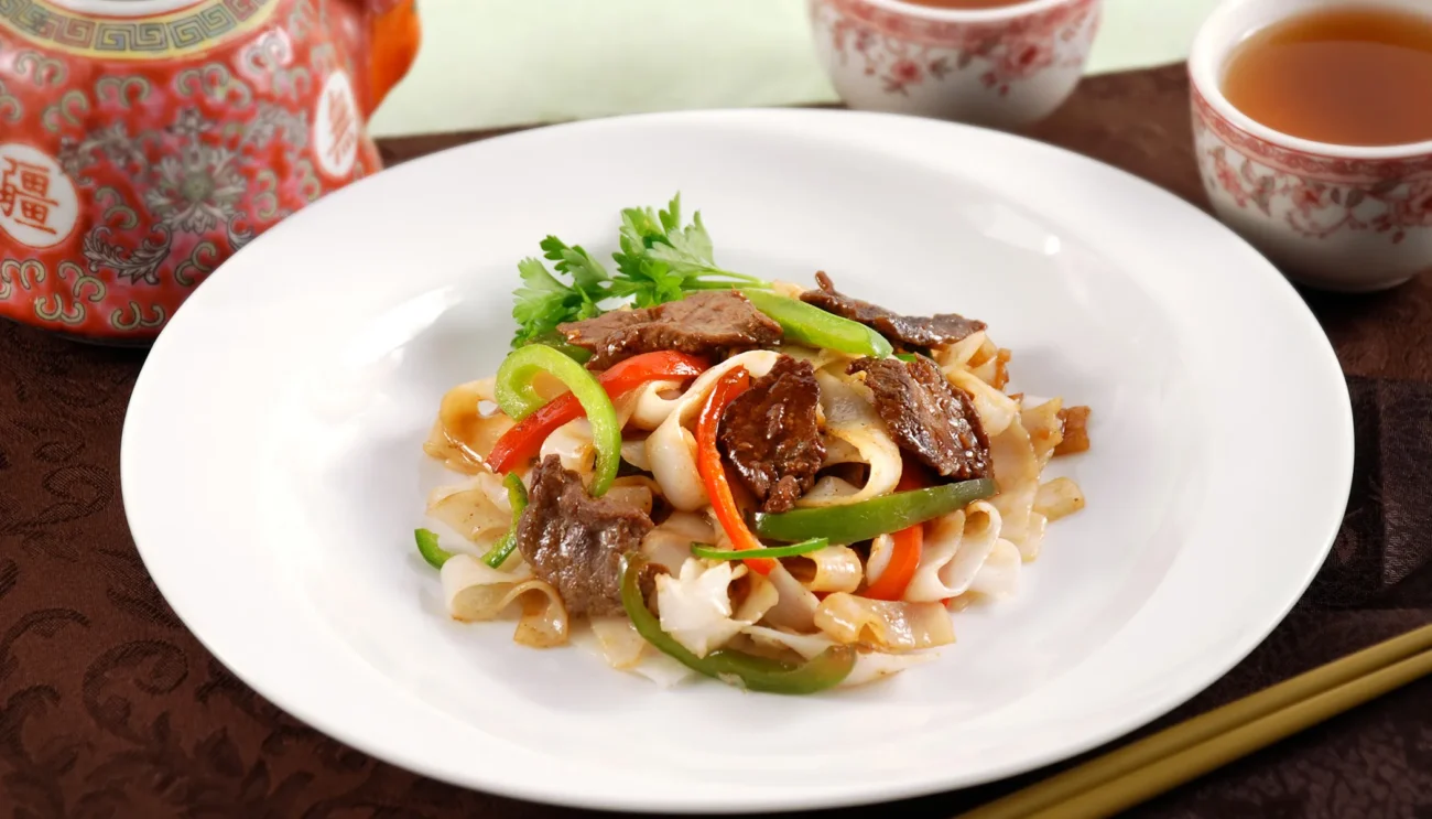 Oyster Beef Over Chow Fun