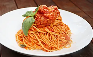 Parmesan Spaghetti Delight: A Classic Italian Recipe