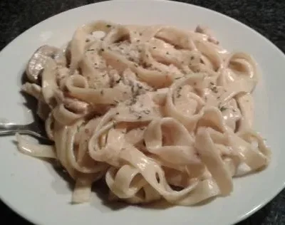 Pasta With Chicken In Creamy Garlic