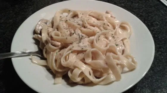 Pasta With Chicken In Creamy Garlic