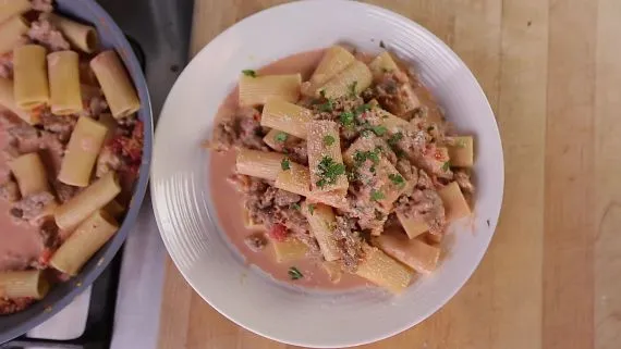 Pasta With Sausage, Tomatoes, And