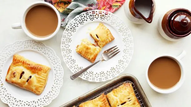 Pasteles De Guayaba – Guava And Cream