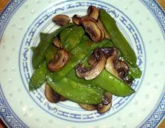 Pea Pods With Fresh Mushrooms