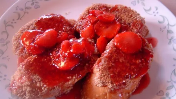 Pecan-Coated French Toast With Berry Sauce