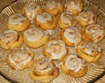 Petite Cinnamon Rolls In A Jiffy