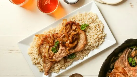 Pork Chops In Onion Sauce Schweinekotelett