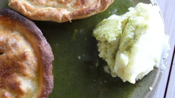 Propah Eastend Pie, Mash And Licqour