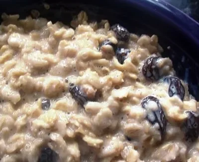 Raisin Oatmeal With Spices
