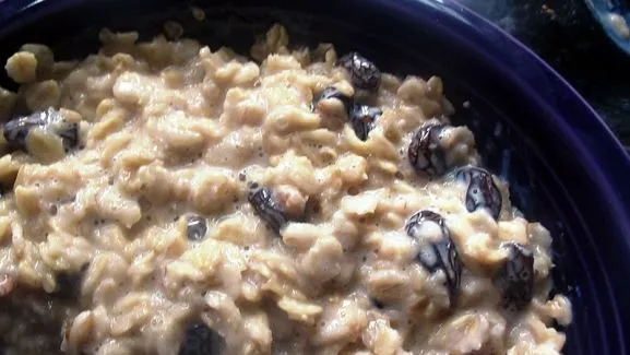 Raisin Oatmeal With Spices