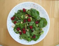 Raspberry and Spinach Salad Delight: A Fresh Twist on Greens