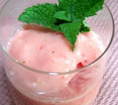 Refreshing Minty Watermelon Yogurt Smoothie Recipe