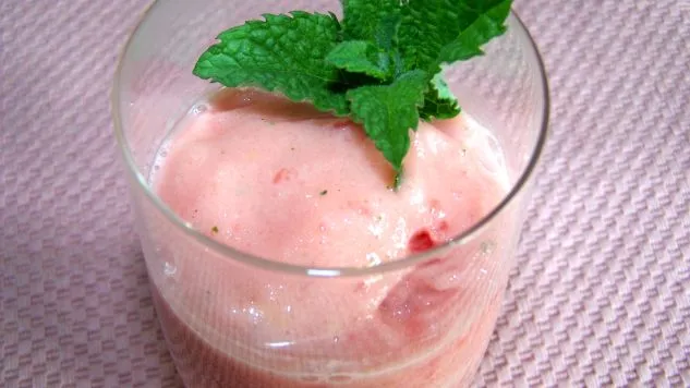 Refreshing Minty Watermelon Yogurt Smoothie Recipe