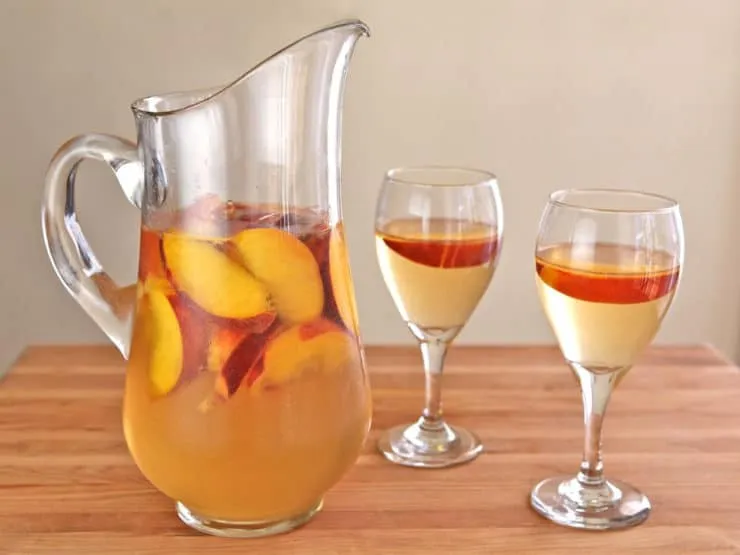 Refreshing Summer White Peach Sangria Recipe