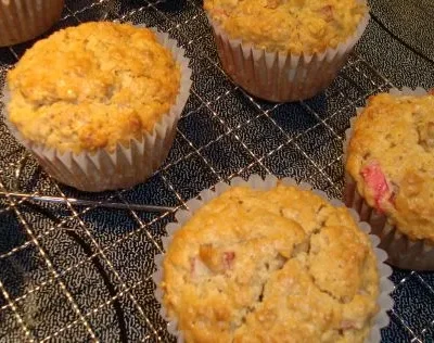 Rhubarb Oatmeal Muffins