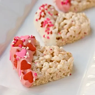 Romantic Heart-Shaped Rice Krispie Treats For Valentine'S Day