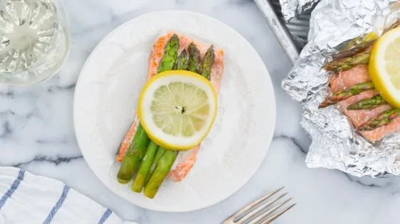 Salmon And Asparagus In Foil