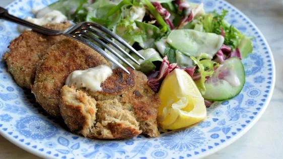 Salmon Patties With Seasoned Mayo