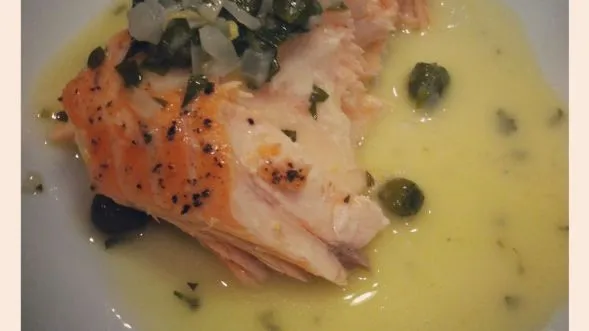 Salmon With Lemon-Butter -Caper Sauce