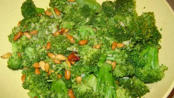 Sauted Broccoli With Garlic And Pine