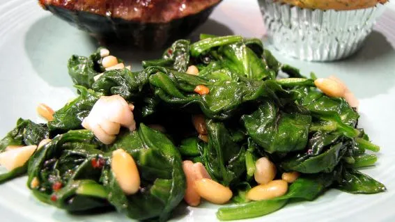 Sauted Spinach and Toasted Pine Nuts Recipe