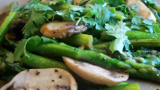 Savory Garlic Mushroom and Asparagus Stir-Fry Recipe