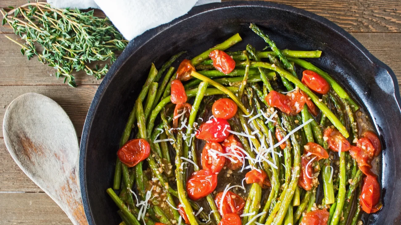 Savory Stir-Fried Asparagus with Juicy Tomatoes Recipe