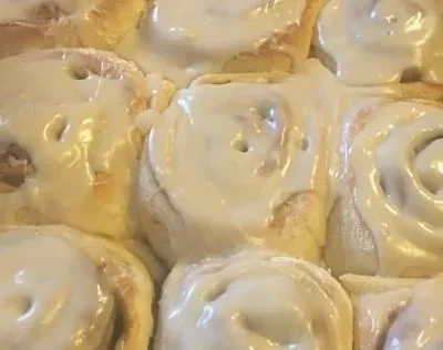 Screamin Cinnamon Rolls With Cream