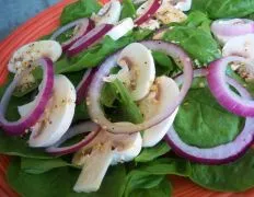 Sesame Spinach Salad Delight: A Healthy Dressing Twist