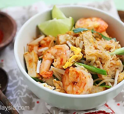 Shrimp Pad Thai On The Lighter Side