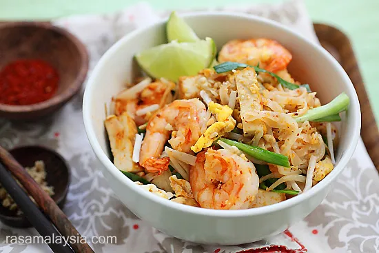 Shrimp Pad Thai On The Lighter Side