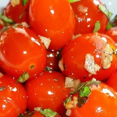 Simple Garlic Basil Tomato Salad