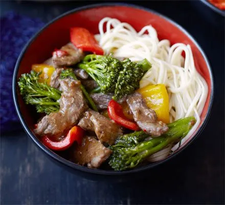 Sizzling Oyster Sauce Beef Stir-Fry with a Spicy Chili Kick