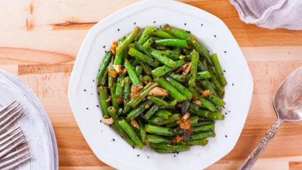 Sizzling Spicy Green Beans and Scallions Stir-Fry Recipe