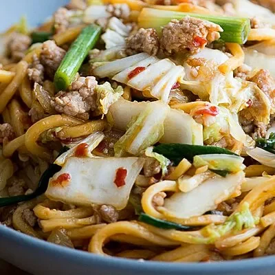 Sizzling Spicy Pork Lo Mein Noodles: A Flavorful Stir-Fry Delight