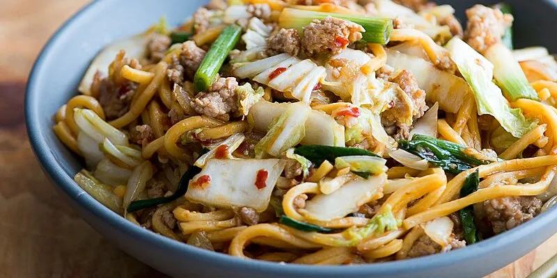 Sizzling Spicy Pork Lo Mein Noodles: A Flavorful Stir-Fry Delight