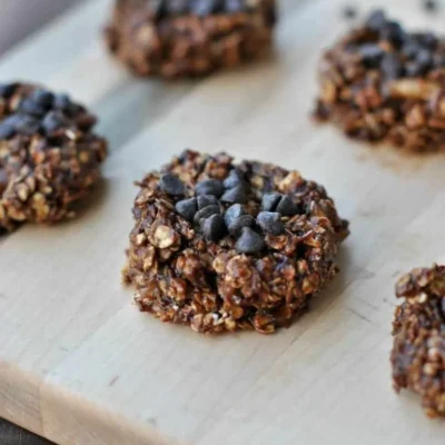 Skinny No-Bake Chocolate Peanut Butter Cookies