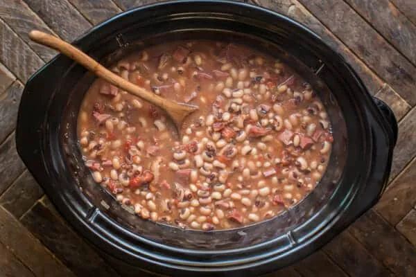 Slow Cooked Black Eyed Peas With Ham