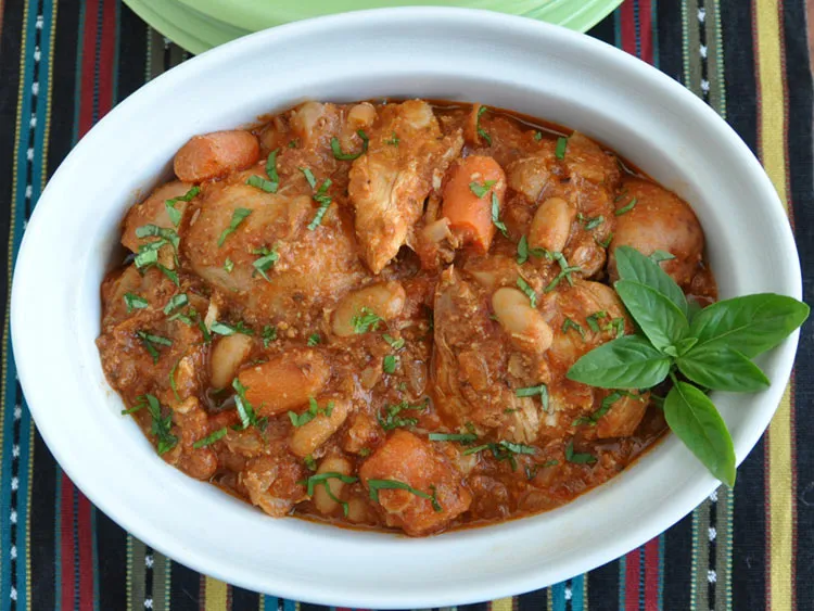 Slow Cooker Chicken, Tomato And White Bean