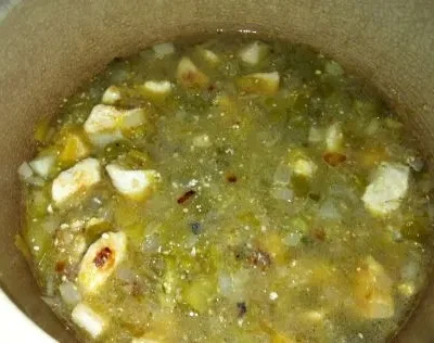 Slow Cooker White Chicken Chili With Tomatillo: A Flavorful Twist